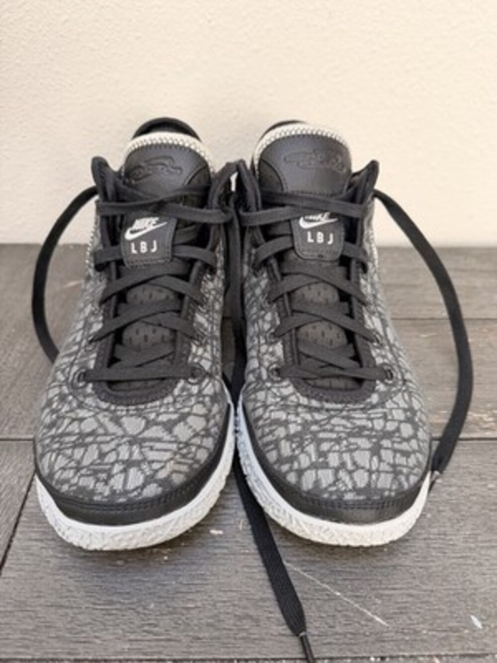 Nike LBJ Men's Athletic Shoes - Black/Grey